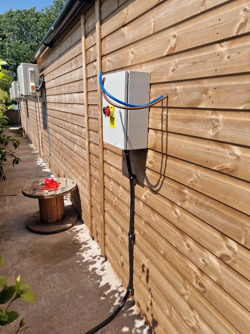 External rotary isolators serving air-conditioning units