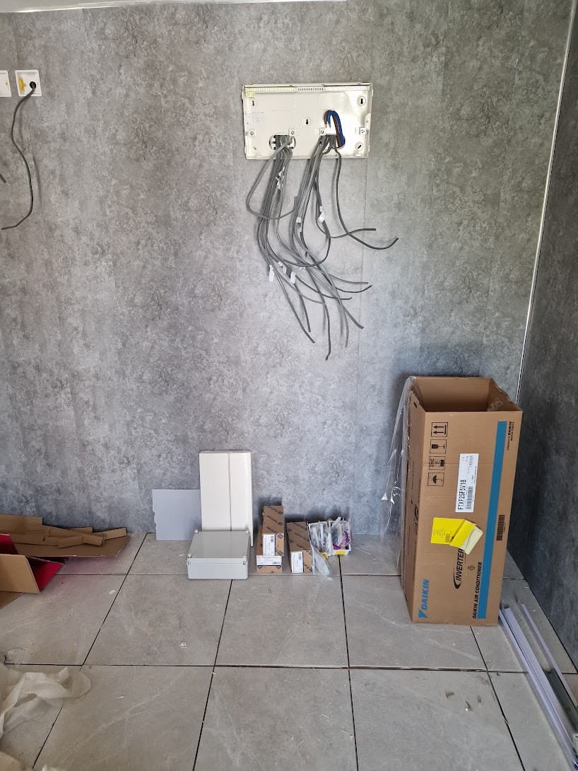 First-fix cabling prepared for commercial air-conditioning equipment