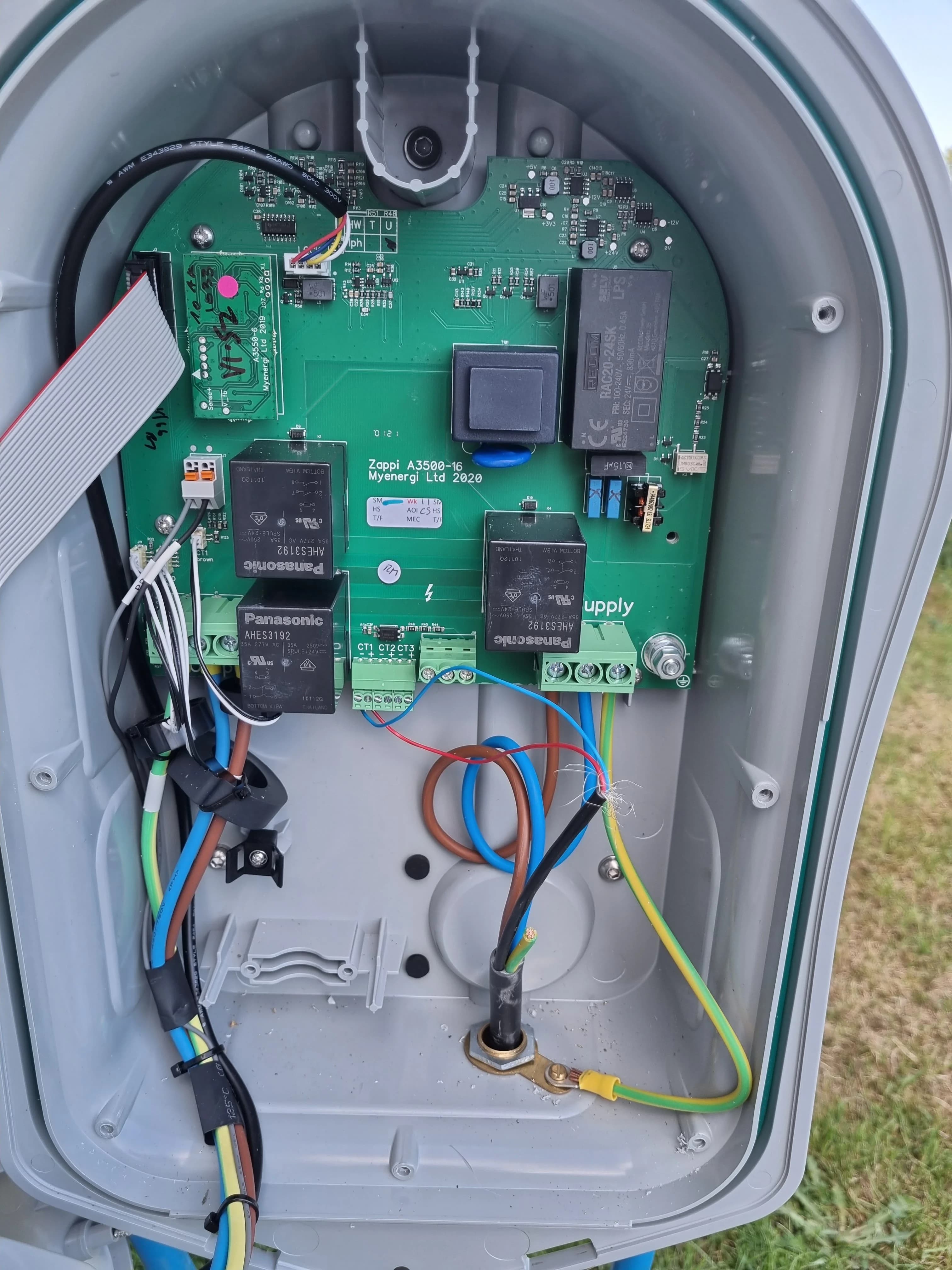 Dedicated EV charger circuit arrangement for a MyEnergi Zappi installation